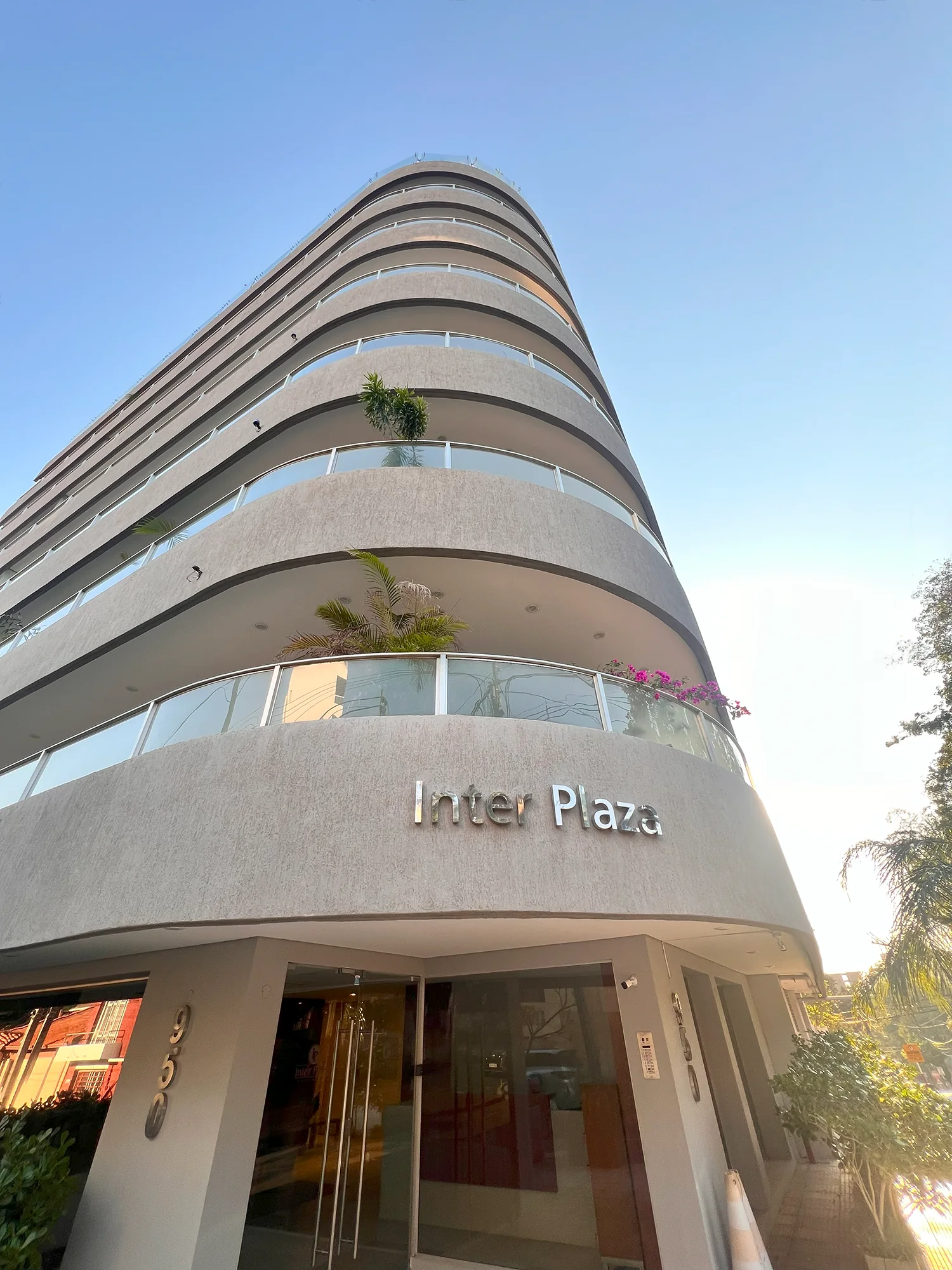 Vista exterior del Edificio Interplaza